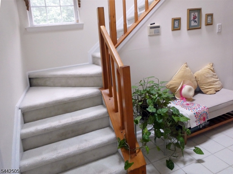 92 Stonehedge Court Franklin NJ 08873