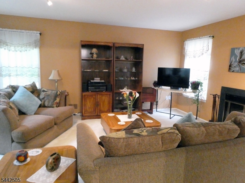 92 Stonehedge Court Franklin NJ 08873