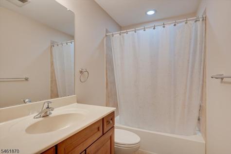 15 Bahr Circle Verona NJ 07044