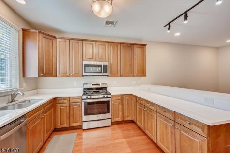 15 Bahr Circle Verona NJ 07044