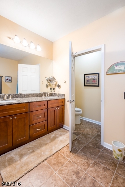319 Regency Place Woodbridge NJ 07095