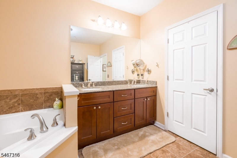 319 Regency Place Woodbridge NJ 07095
