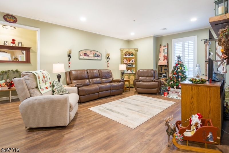 319 Regency Place Woodbridge NJ 07095