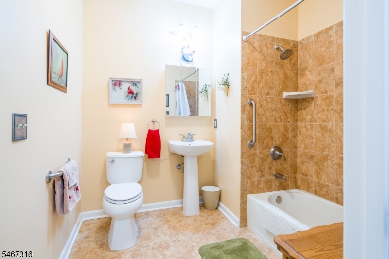319 Regency Place Woodbridge NJ 07095
