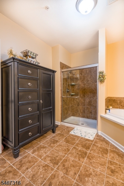 319 Regency Place Woodbridge NJ 07095