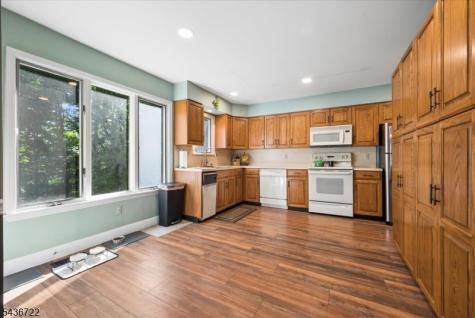 5 Saint Andrews Lane Clinton NJ 08801