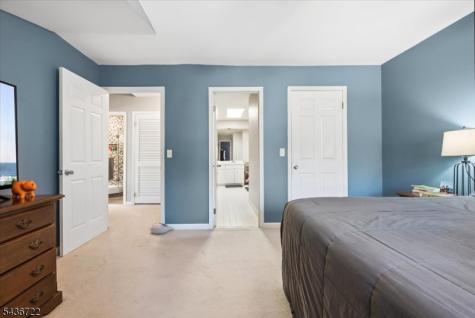 5 Saint Andrews Lane Clinton NJ 08801