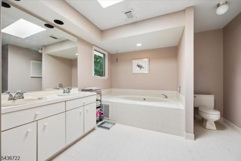 5 Saint Andrews Lane Clinton NJ 08801