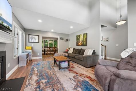5 Saint Andrews Lane Clinton NJ 08801