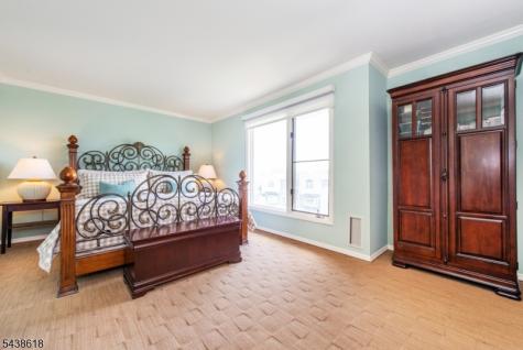 902 River Renaissance East Rutherford NJ 07073