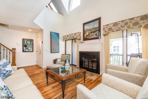 902 River Renaissance East Rutherford NJ 07073