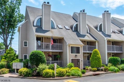 902 River Renaissance East Rutherford NJ 07073