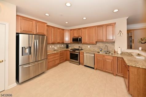 5206 Warrens Way Wanaque NJ 07465