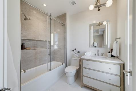 16 Paris Avenue Rockleigh NJ 07647