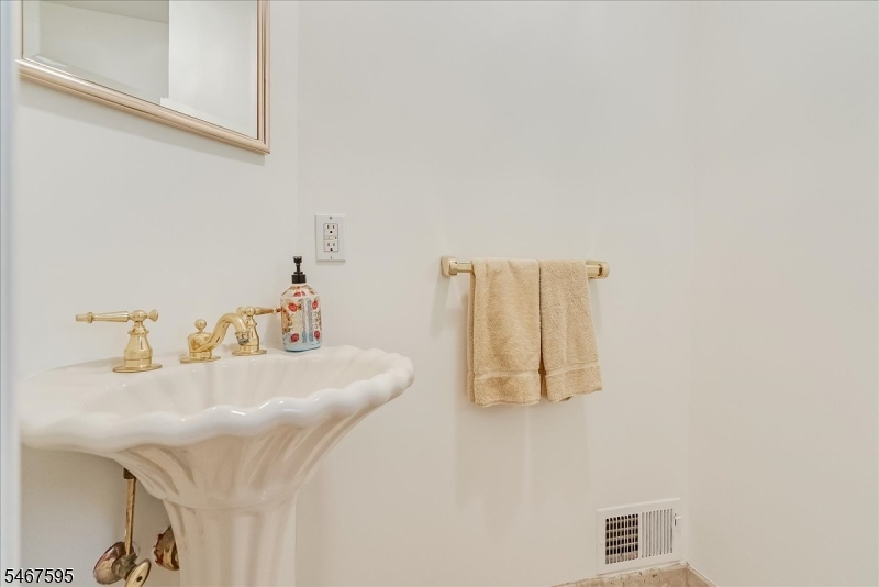 10 Kips Ridge C0010 Montclair NJ 07044