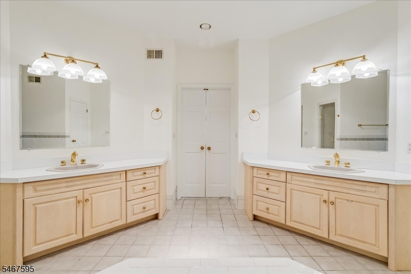 10 Kips Ridge C0010 Montclair NJ 07044