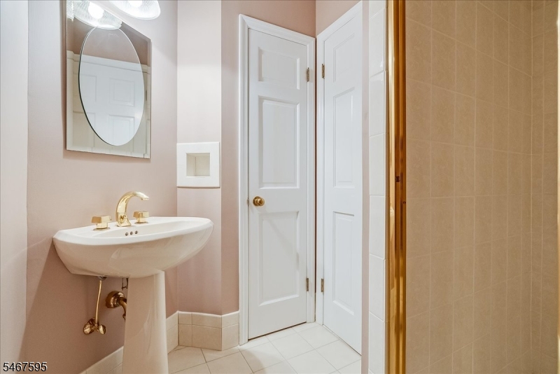 10 Kips Ridge C0010 Montclair NJ 07044