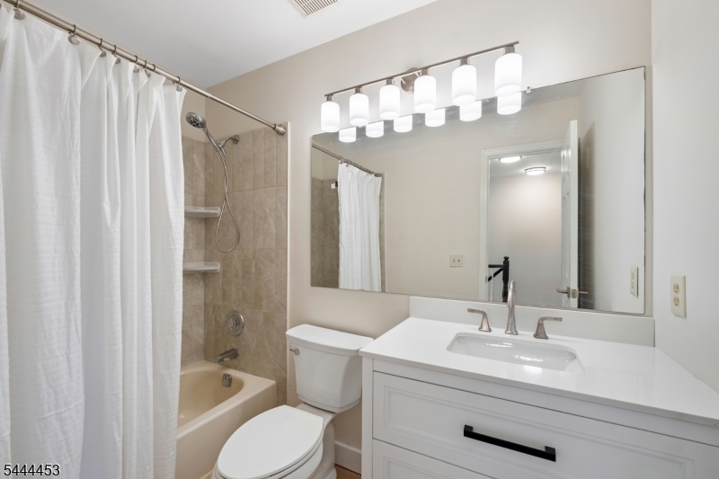 51 Chelsea Court Franklin NJ 08823