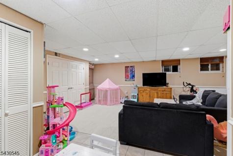 113 Saratoga Square Wayne NJ 07470