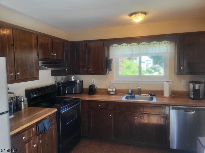 18344 Dell Place Stanhope NJ 07874