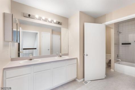 32 Pasture Court Roxbury NJ 07852