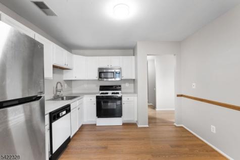 32 Pasture Court Roxbury NJ 07852