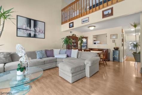 39 Oriole Terrace Hampton NJ 07860