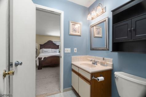 39 Oriole Terrace Hampton NJ 07860