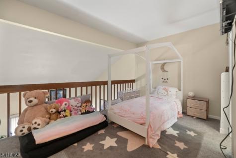 39 Oriole Terrace Hampton NJ 07860
