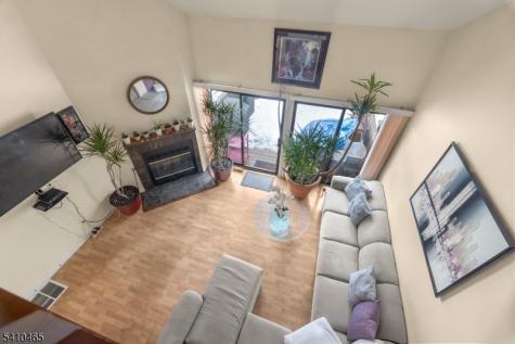 39 Oriole Terrace Hampton NJ 07860