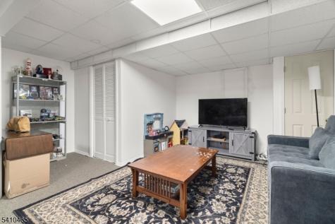39 Oriole Terrace Hampton NJ 07860