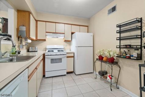 39 Oriole Terrace Hampton NJ 07860