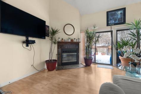 39 Oriole Terrace Hampton NJ 07860