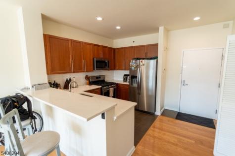 30 Freedomway Jersey City NJ 07305