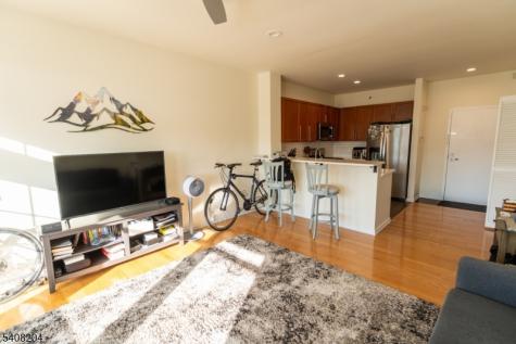 30 Freedomway Jersey City NJ 07305