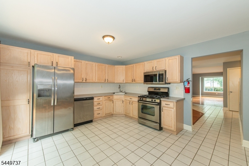 12 Pale Star Court Hardyston NJ 07419