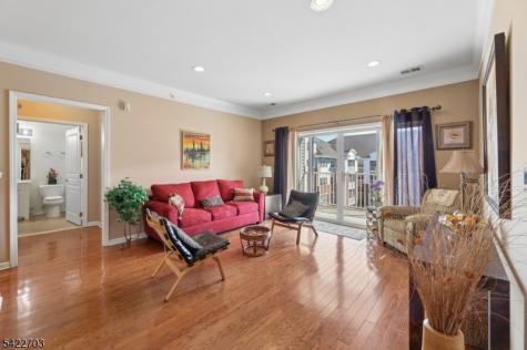 9402 Warrens Way Wanaque NJ 07465