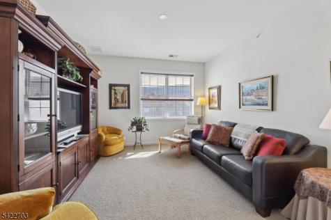 9402 Warrens Way Wanaque NJ 07465