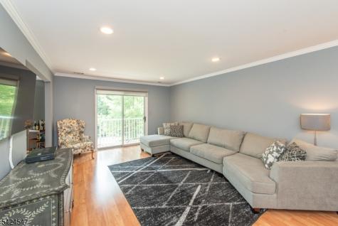 4 Katie Court East Hanover NJ 07936