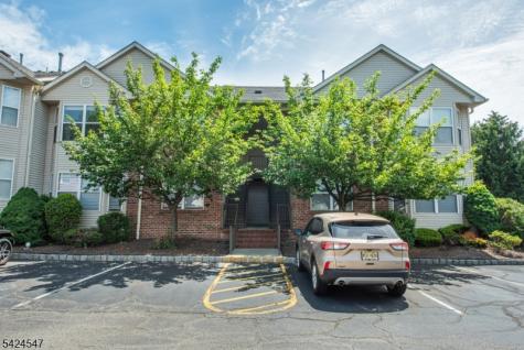 4 Katie Court East Hanover NJ 07936