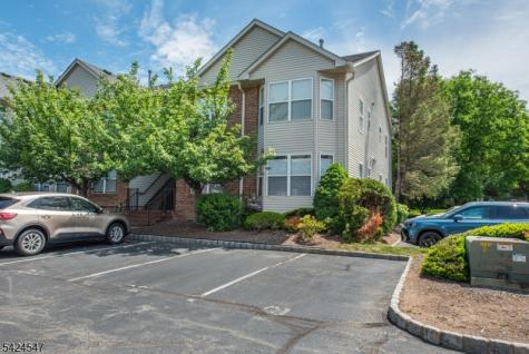 4 Katie Court East Hanover NJ 07936