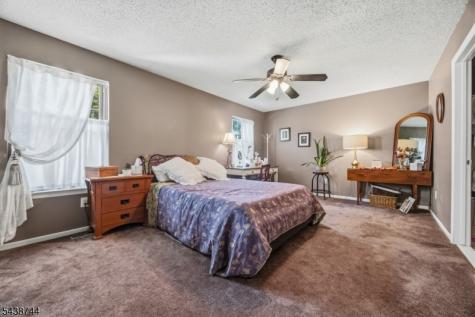 13 Betty Court Lebanon NJ 08833