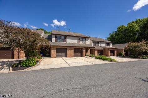 13 Betty Court Lebanon NJ 08833