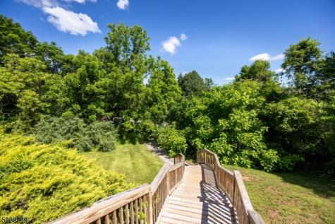 13 Betty Court Lebanon NJ 08833
