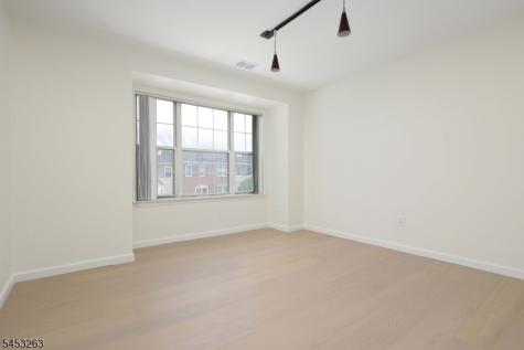 33 Holly Street Jersey City NJ 07305