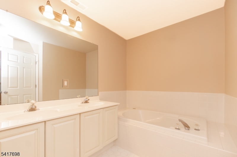 4 Eagles Nest Lane Hardyston NJ 07419