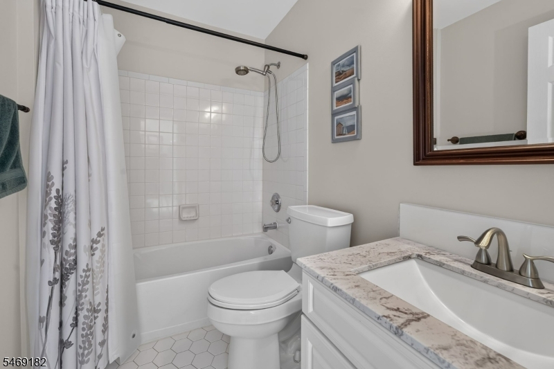 2 Windham Court Raritan NJ 08822