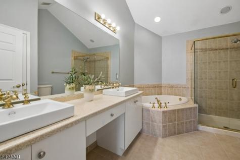 816 Kensington Lane Livingston NJ 07039