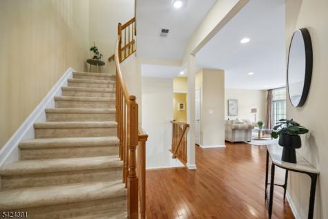 816 Kensington Lane Livingston NJ 07039