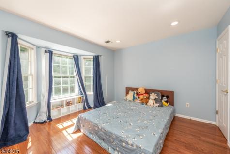 10 Ebersbach Lane Roseland NJ 07068